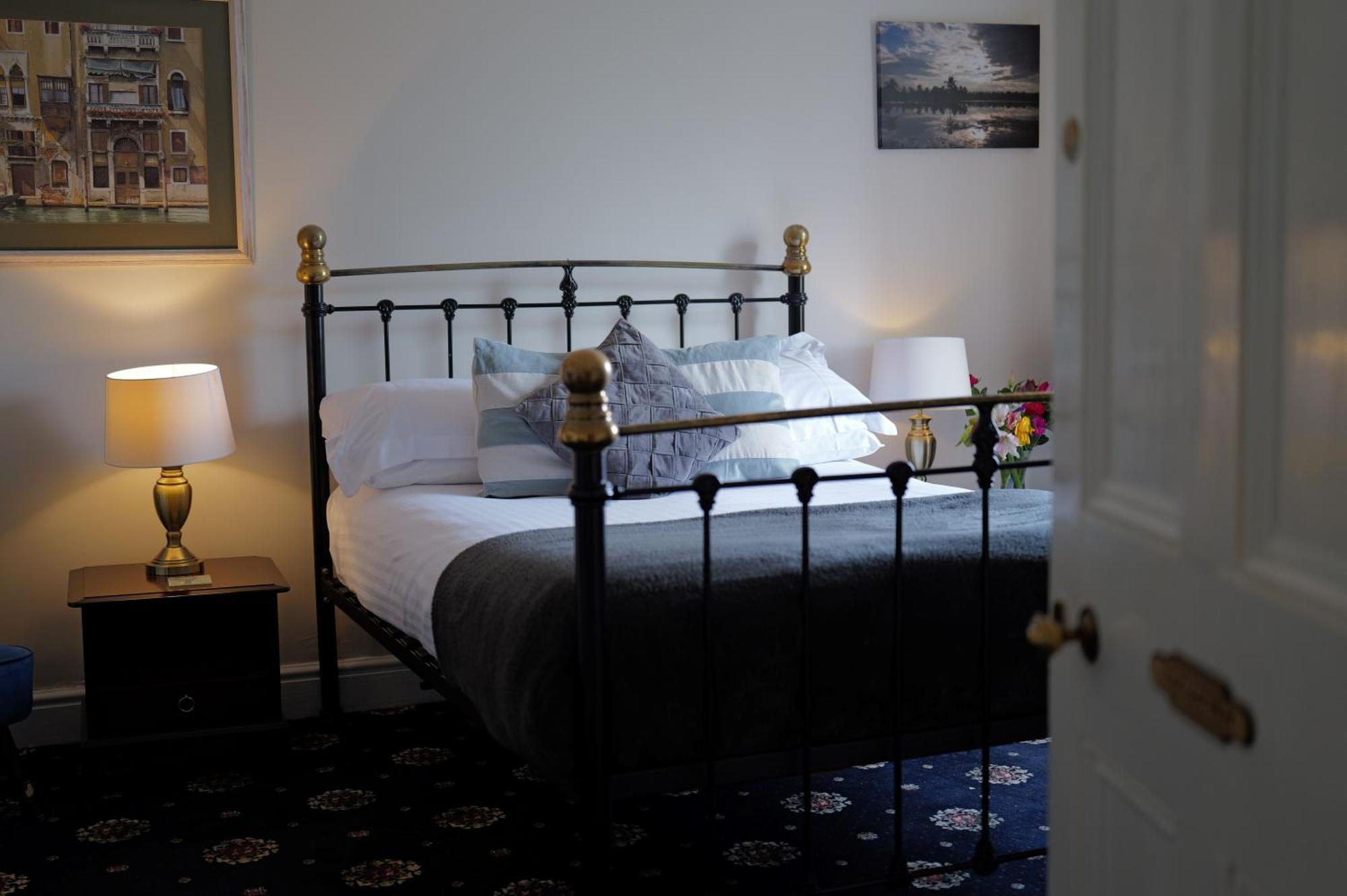 Knoll Hill Farm, The Place To 4*